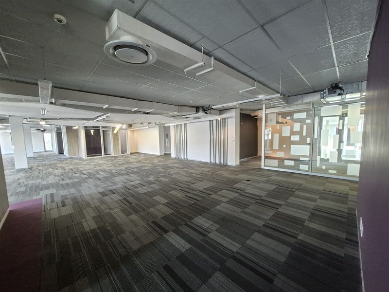 Offices to let in Illovo - Photo 6