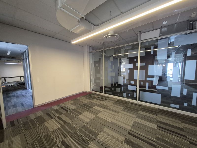 Offices to let in Illovo - Photo 4