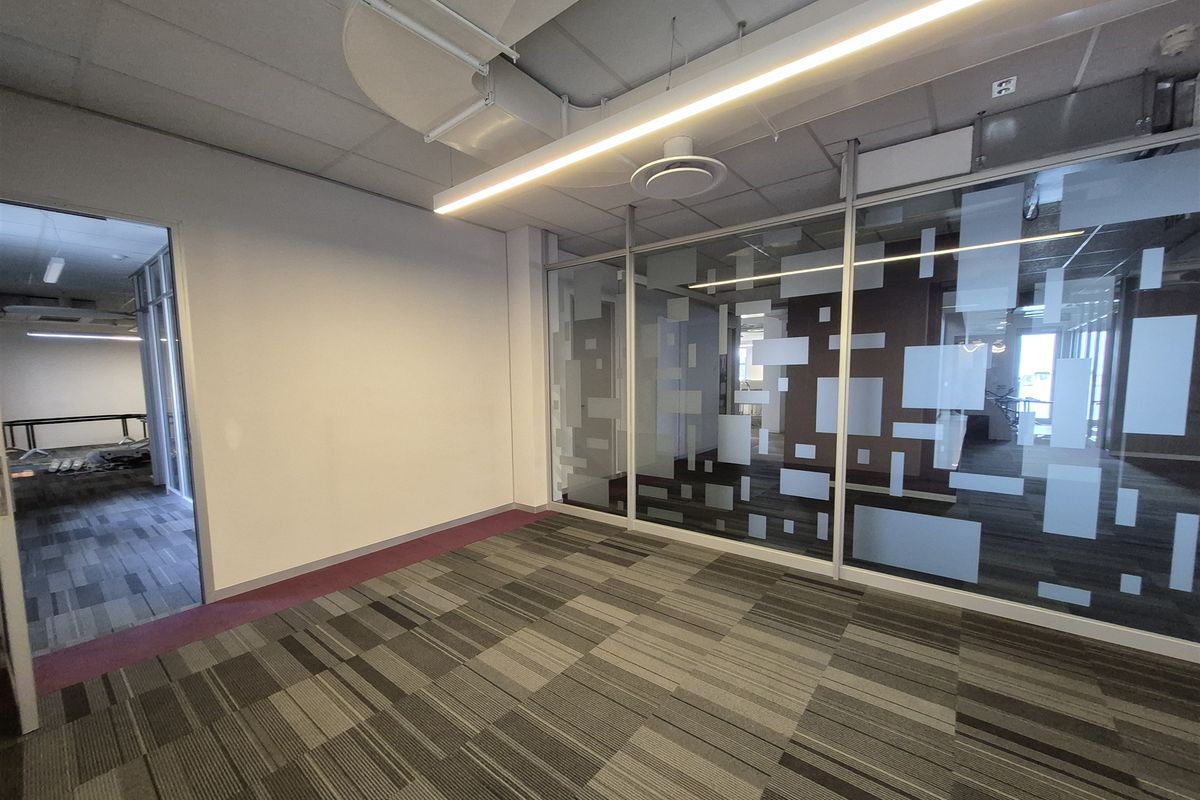 Offices to let in Illovo - Photo 4