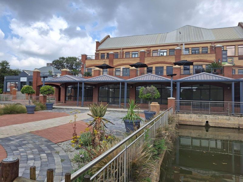 Prime Retail Space with Stunning Lake Views - Rent Directly from the Landlord, no middleman! - Photo 7