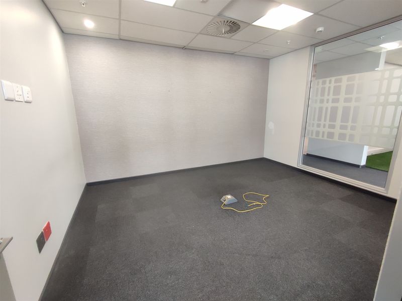 Offices to let in Rosebank - Photo 9