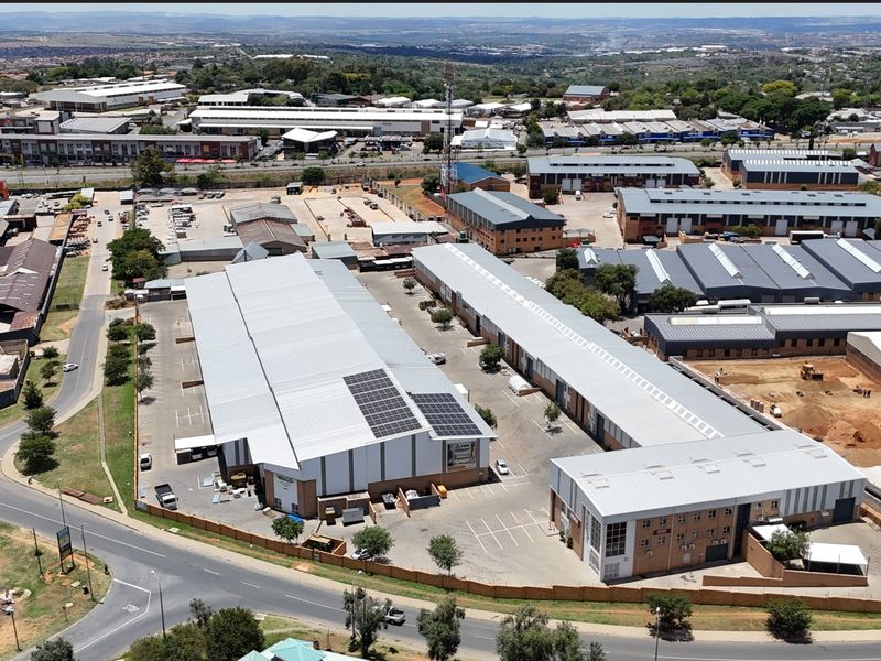 961m2  Warehouse  - TO LEASE - Photo 2