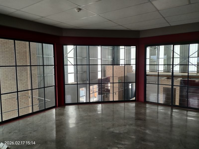 961m2  Warehouse  - TO LEASE - Photo 9