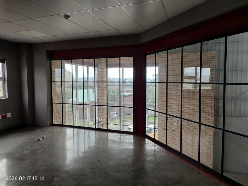 961m2  Warehouse  - TO LEASE - Photo 8