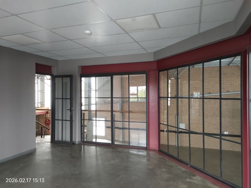 961m2  Warehouse  - TO LEASE - Photo 6