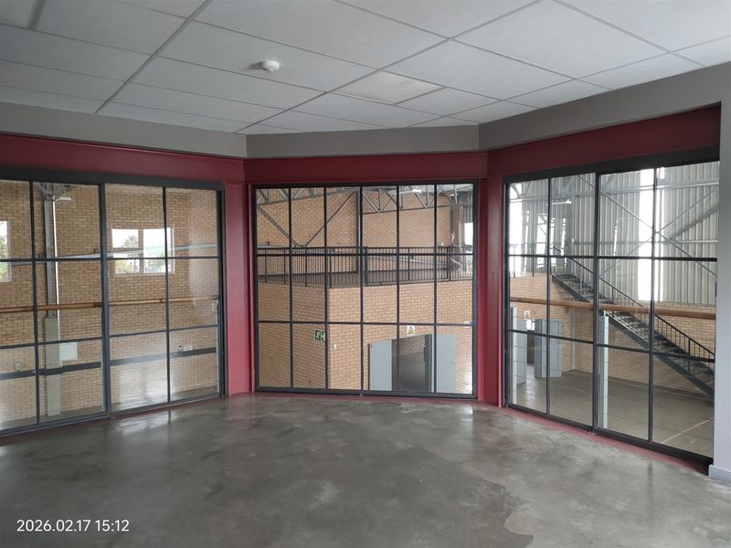 961m2  Warehouse  - TO LEASE - Photo 5