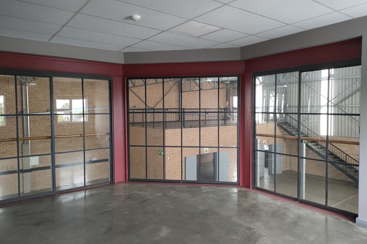 961m2  Warehouse  - TO LEASE - Photo 5