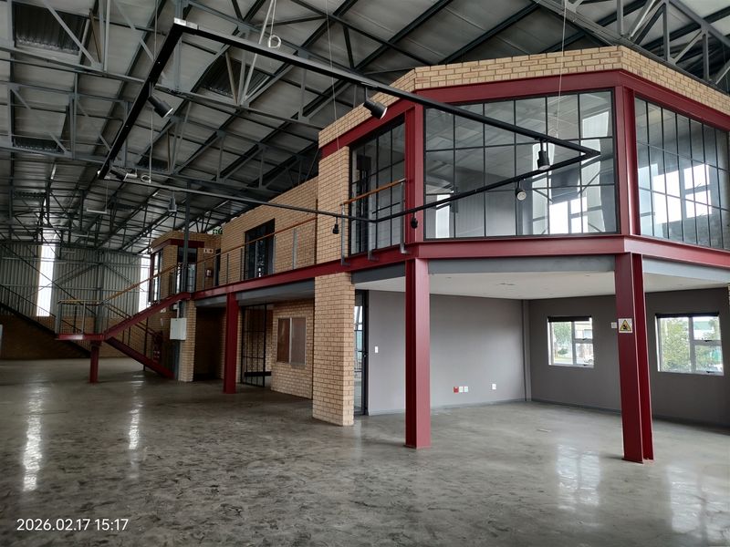 961m2  Warehouse  - TO LEASE - Photo 4