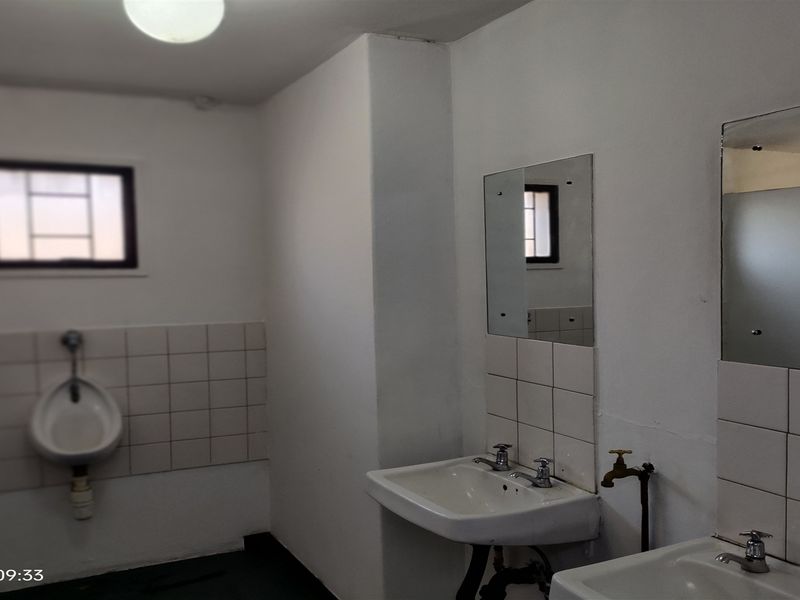 282m2  Warehouse  - TO LEASE - Photo 5