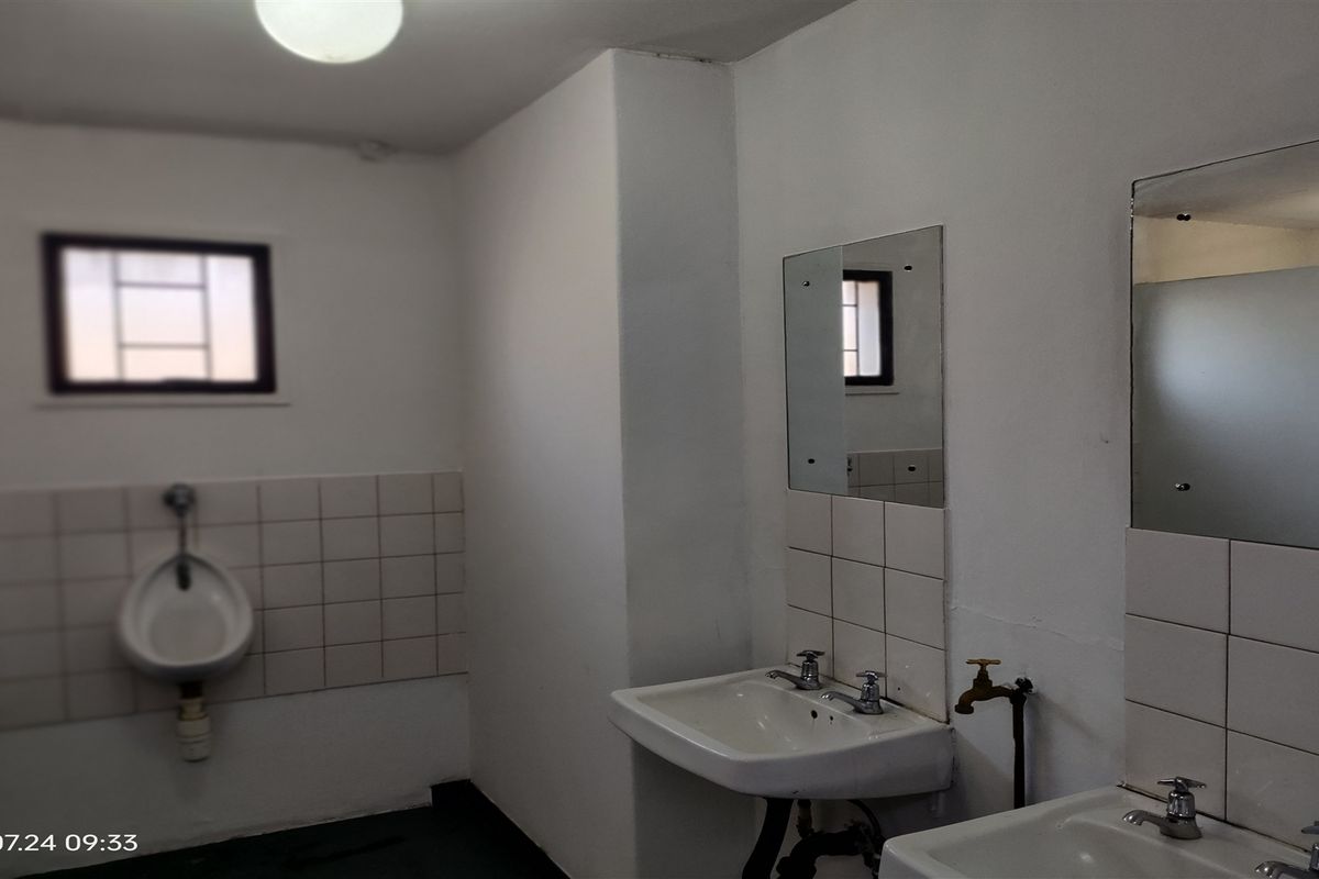 282m2  Warehouse  - TO LEASE - Photo 5