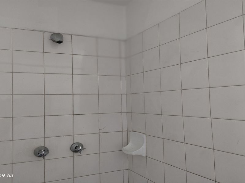 282m2  Warehouse  - TO LEASE - Photo 8