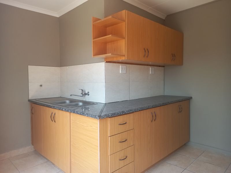 Modern First-Floor Office - Photo 9