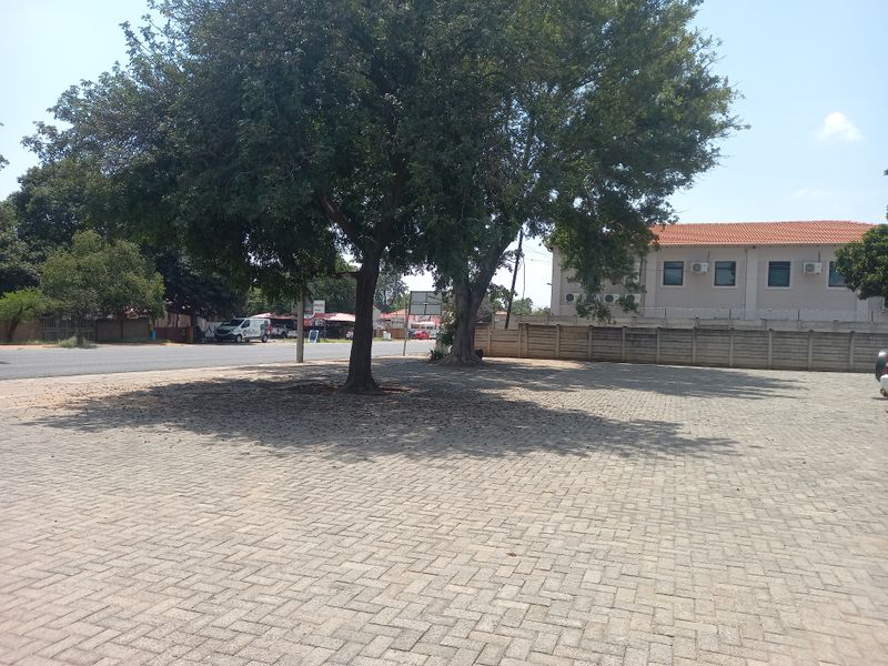 Modern First-Floor Office - Photo 6