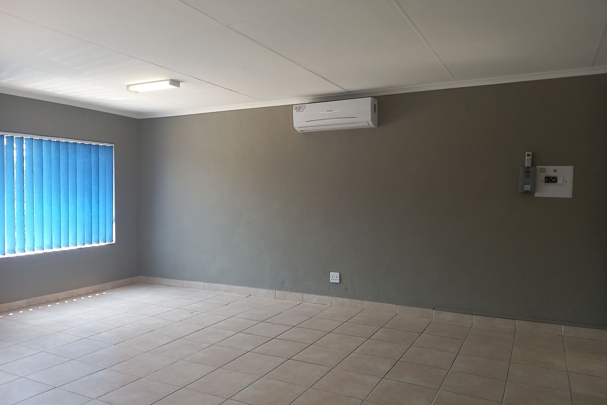 Modern First-Floor Office - Photo 2