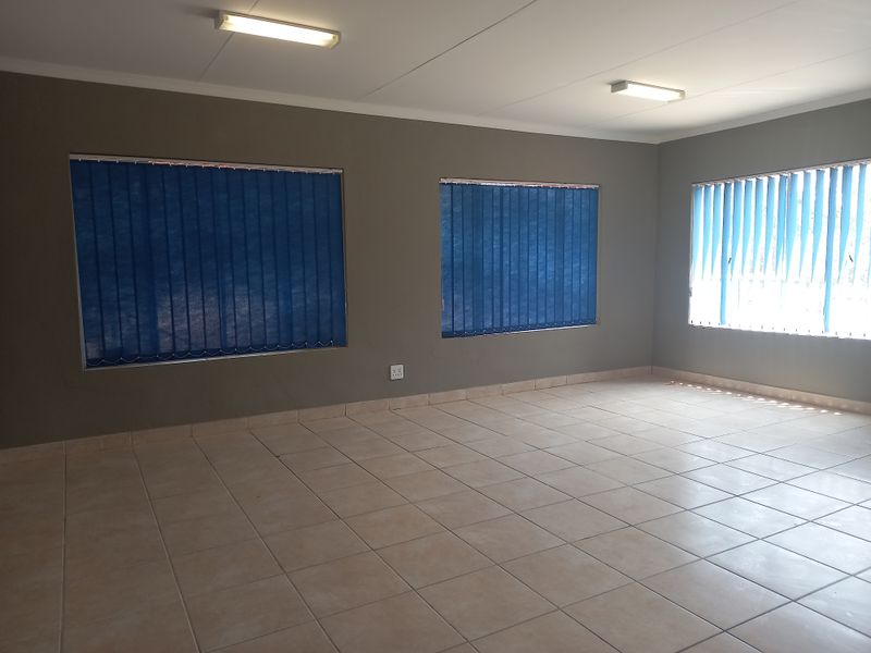 Modern First-Floor Office - Photo 3