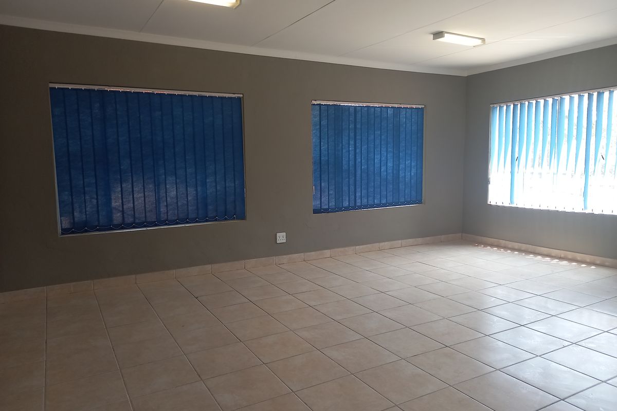 Modern First-Floor Office - Photo 3