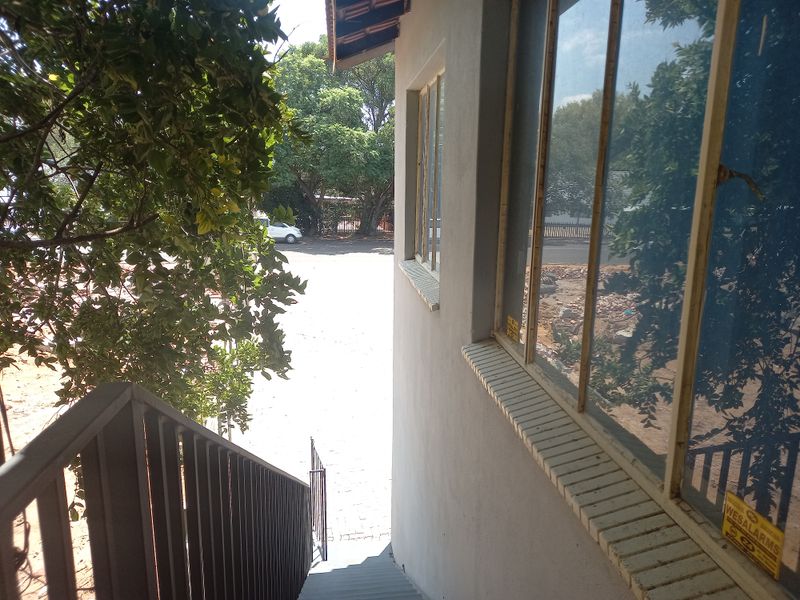 Modern First-Floor Office - Photo 10