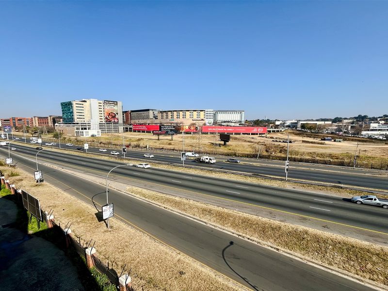 324m2 office space to let in Waverley - Photo 8