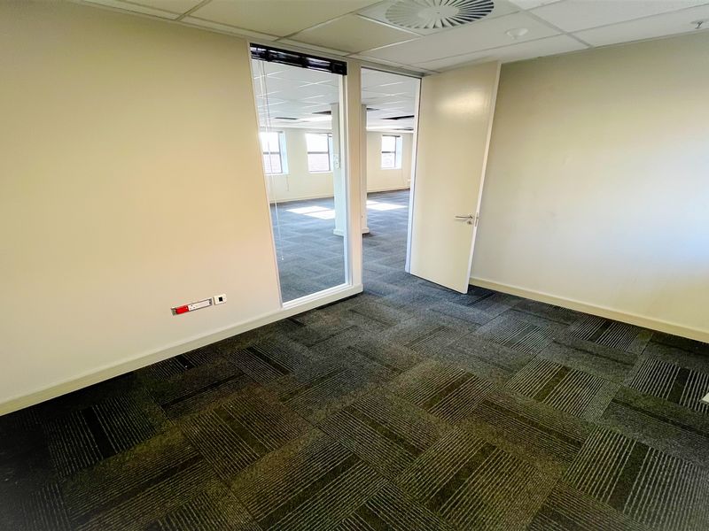 324m2 office space to let in Waverley - Photo 5