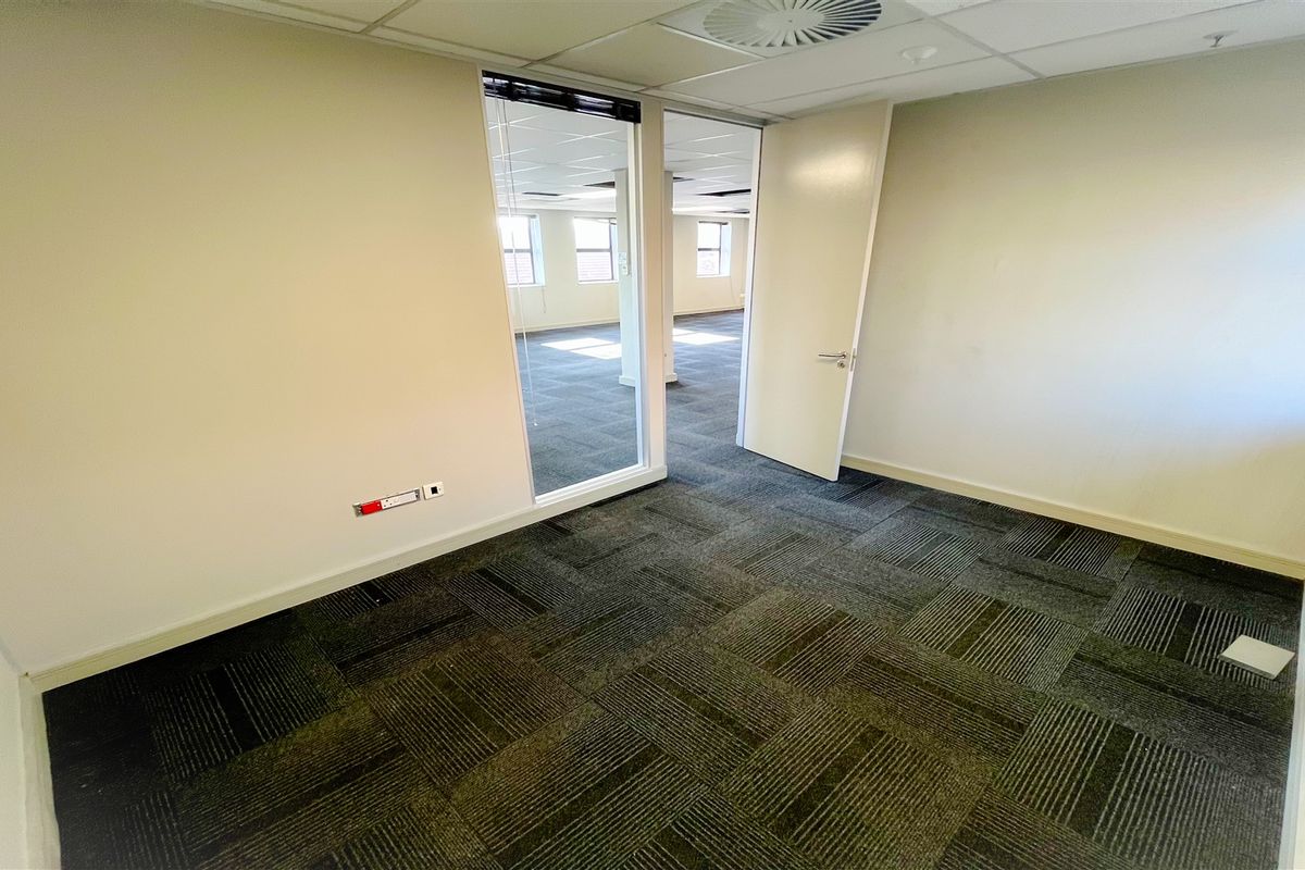 324m2 office space to let in Waverley - Photo 5