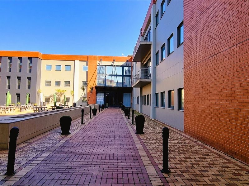 Office space to let in a Freestanding Building in Woodmead - Photo 4