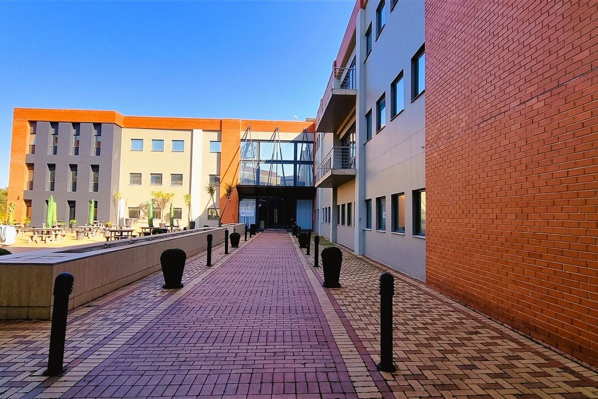 Office space to let in a Freestanding Building in Woodmead - Photo 4