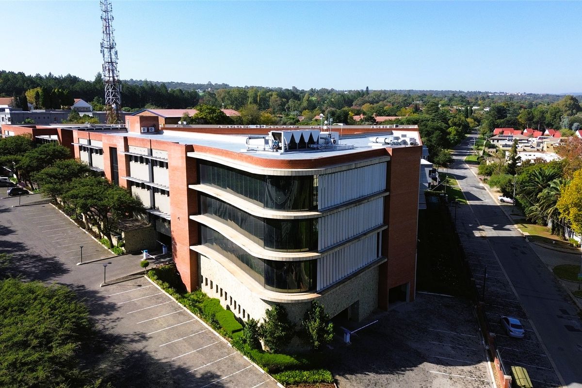 Office space to let in a Freestanding Building in Woodmead - Photo 2