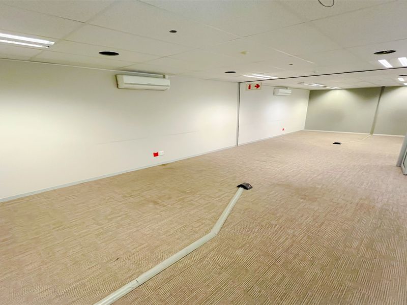 Office space available to let - Photo 9