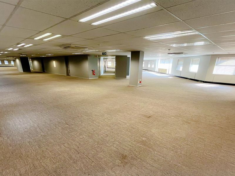 Office space available to let - Photo 8