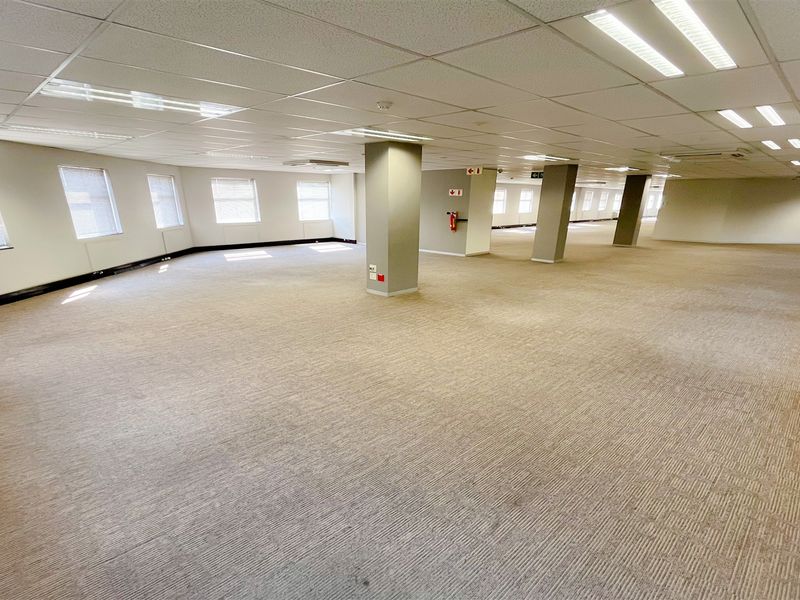 Office space available to let - Photo 6