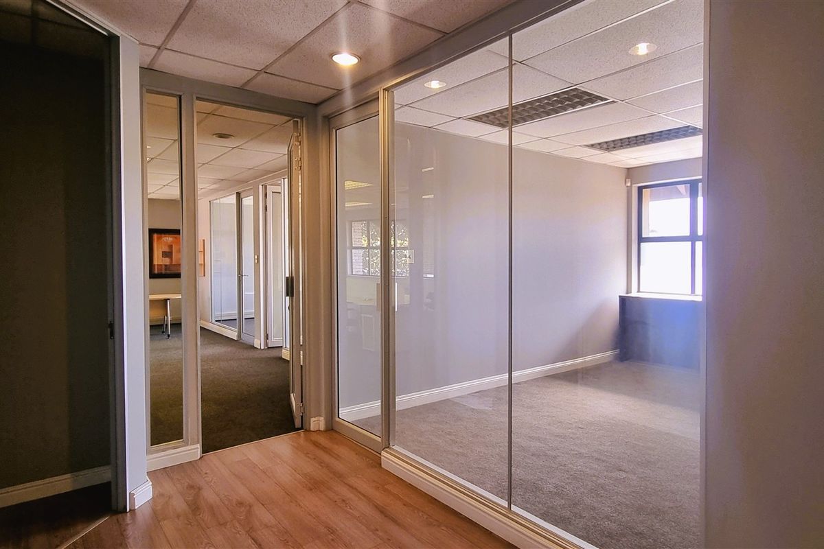 Office space to let on the 1st floor in Rivonia Boulevard - Photo 5