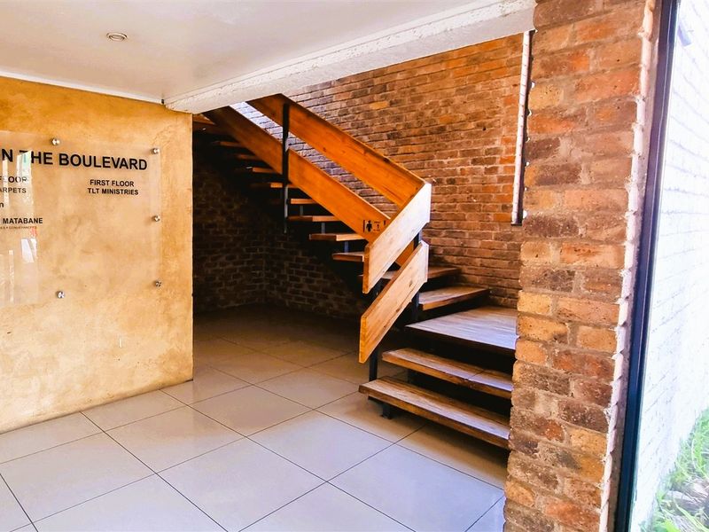 Office space to let on the 1st floor in Rivonia Boulevard - Photo 4