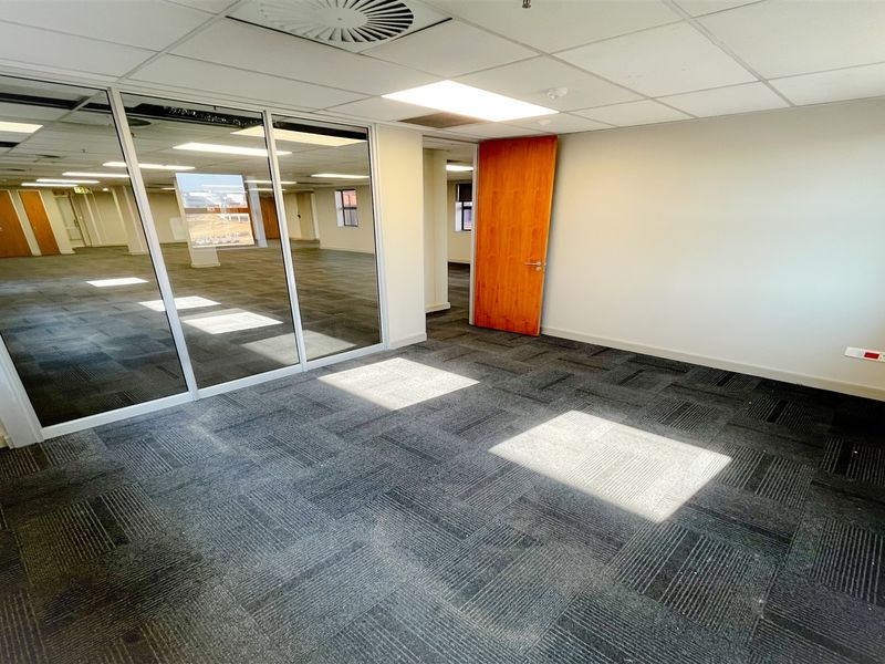 Office space to let - Photo 9