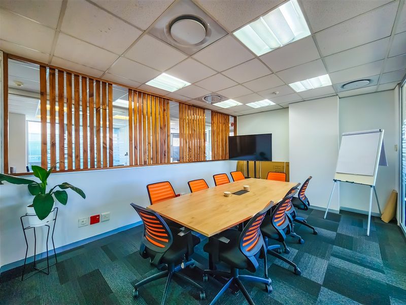 Modern 438m2 Office to Let in Design Quarter - Photo 8