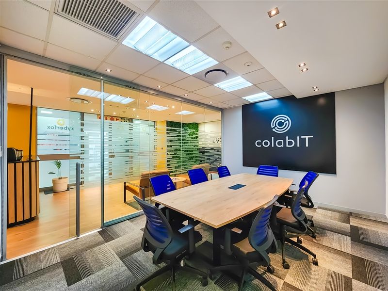 Modern 438m2 Office to Let in Design Quarter - Photo 2