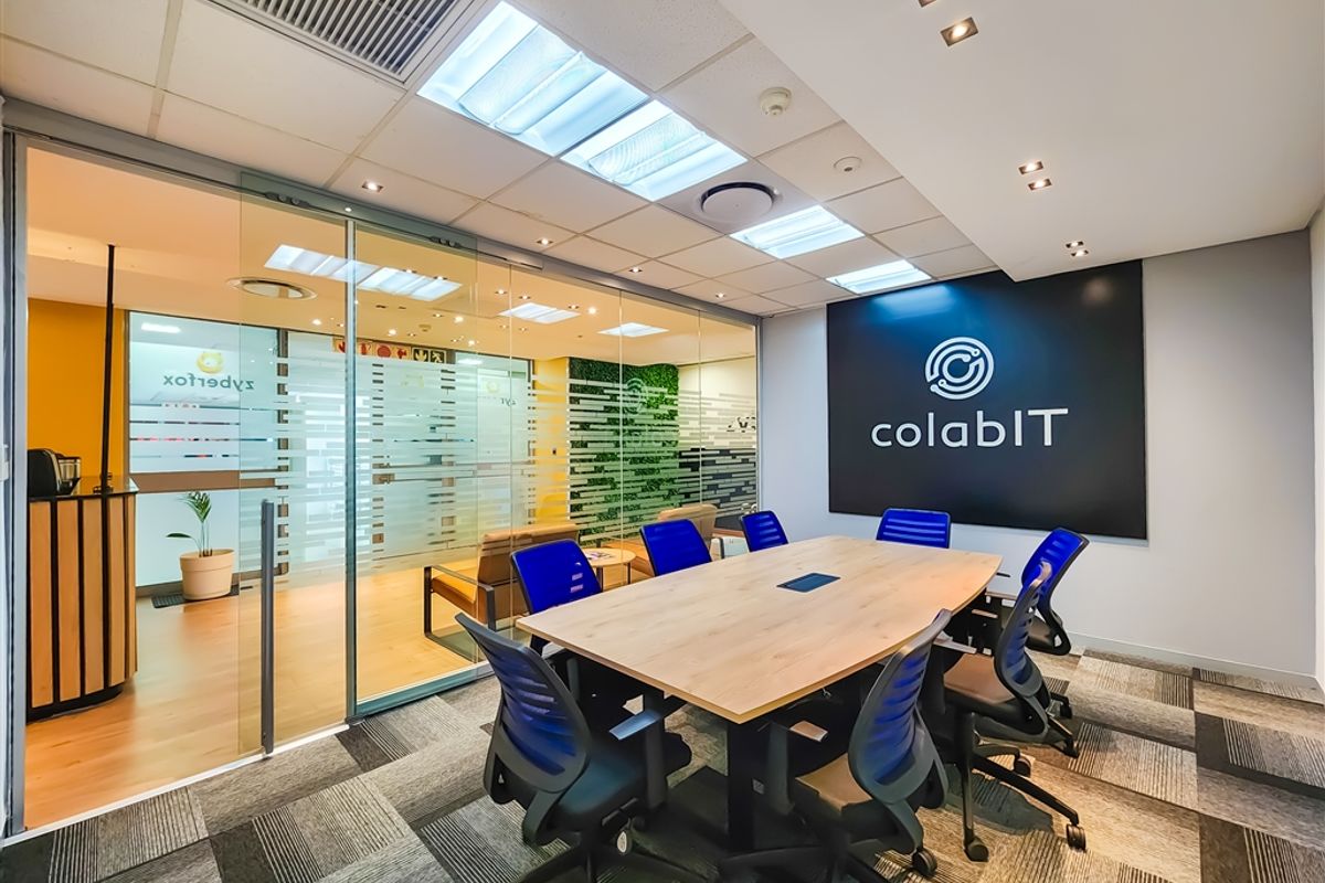 Modern 438m2 Office to Let in Design Quarter - Photo 2