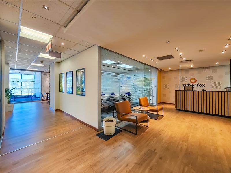 Modern 438m2 Office to Let in Design Quarter - Photo 3