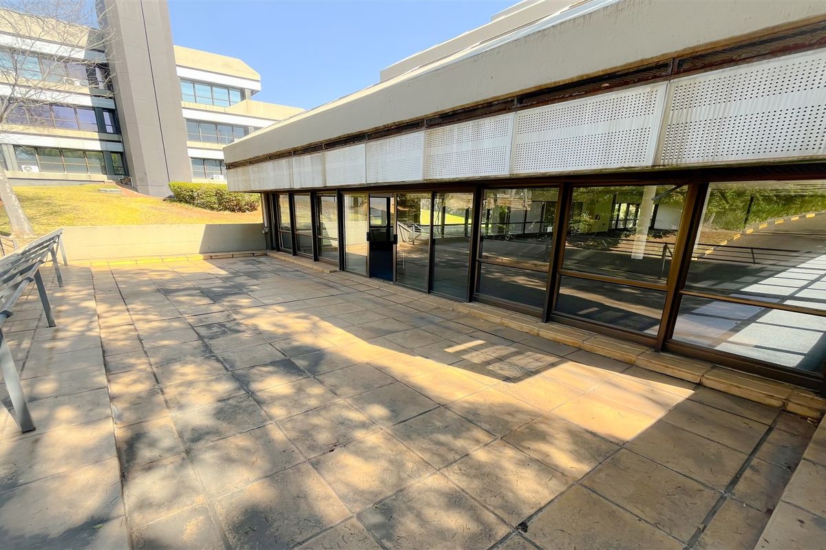 282m2 office space to let in Bedfordview - Photo 5