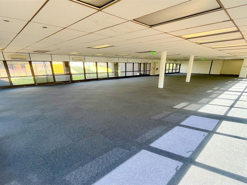 282m2 office space to let in Bedfordview - Photo 4