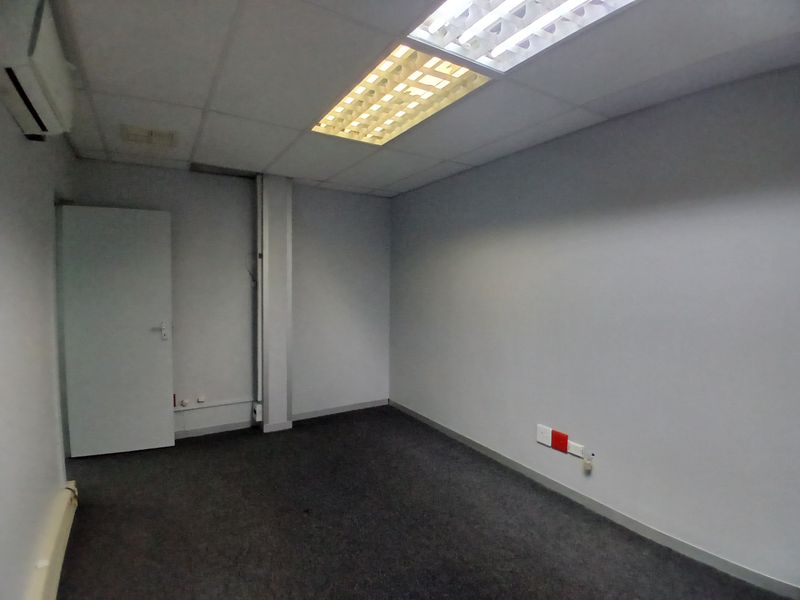Prime Ground Floor Space – Ready for Immediate Occupation - Photo 8