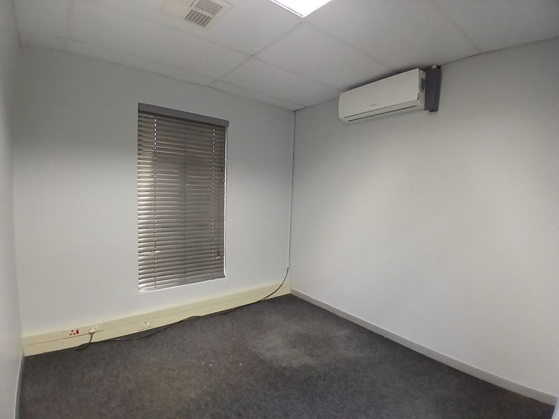 Prime Ground Floor Space – Ready for Immediate Occupation - Photo 10