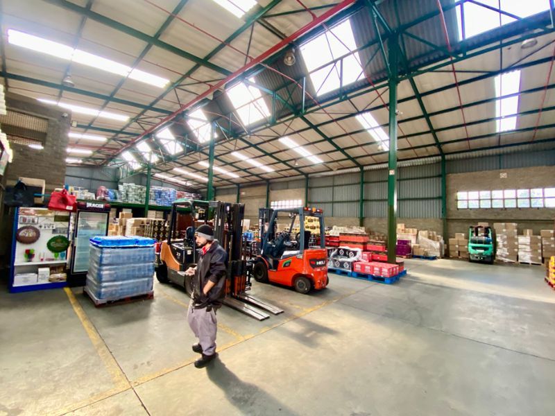 Investment 3,938 m2 Warehouse & Office Facility to Let in Randjespark, Midrand - Photo 5
