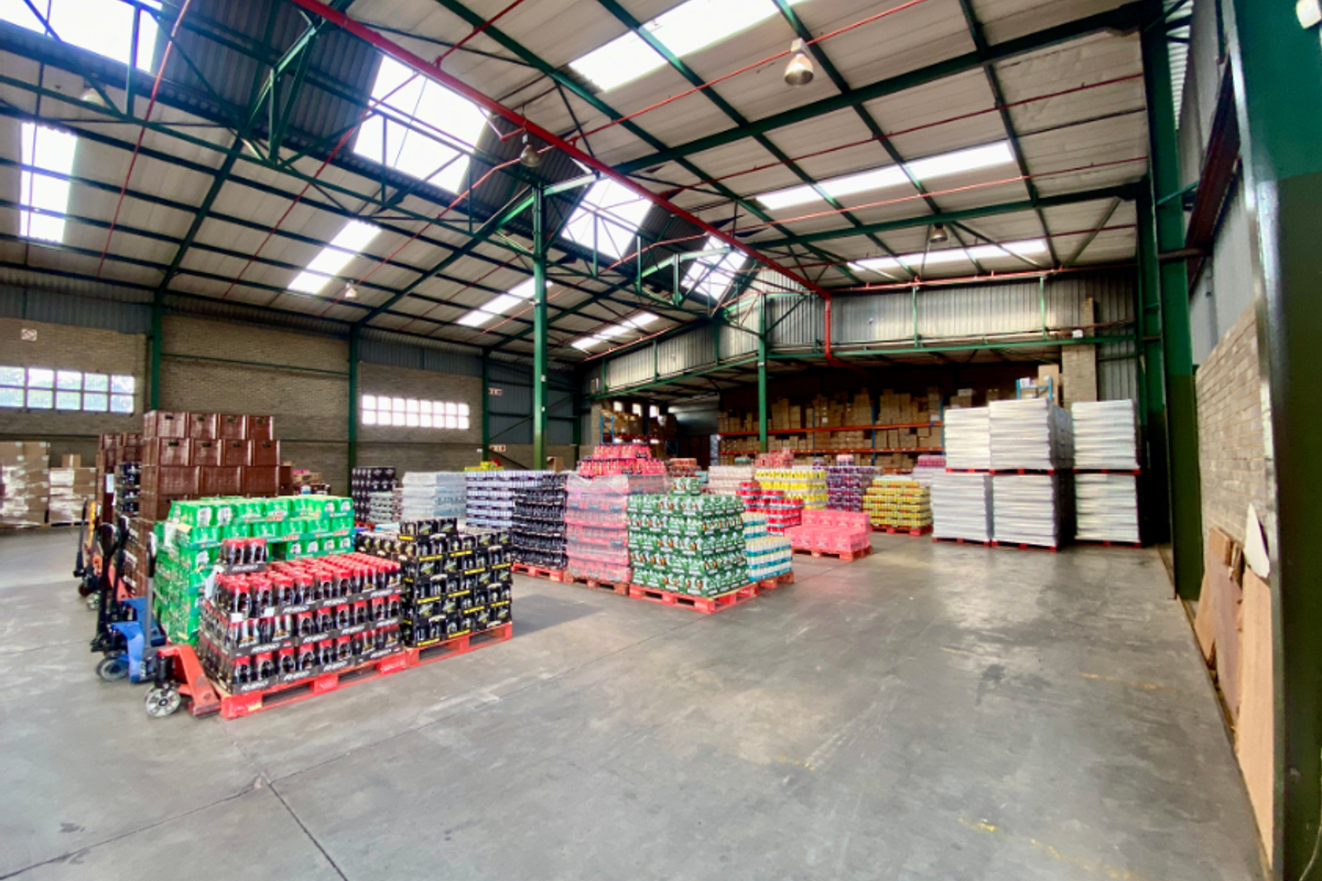 Investment 3,938 m2 Warehouse & Office Facility to Let in Randjespark, Midrand - Photo 4