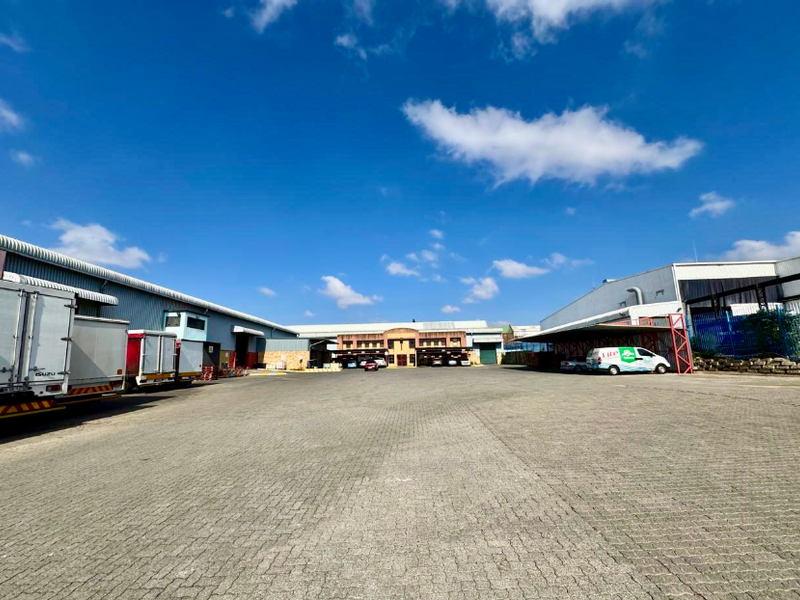 Investment 3,938 m2 Warehouse & Office Facility to Let in Randjespark, Midrand - Photo 2