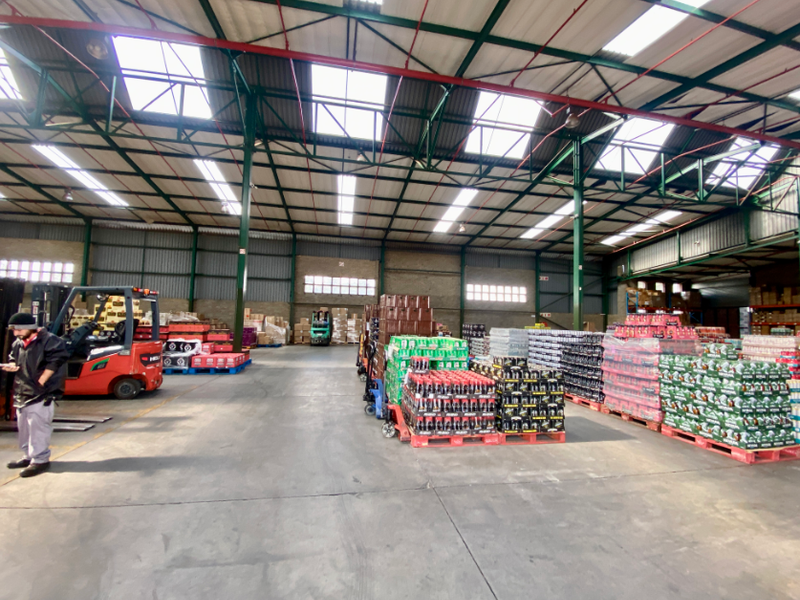 Investment 3,938 m2 Warehouse & Office Facility to Let in Randjespark, Midrand - Photo 3