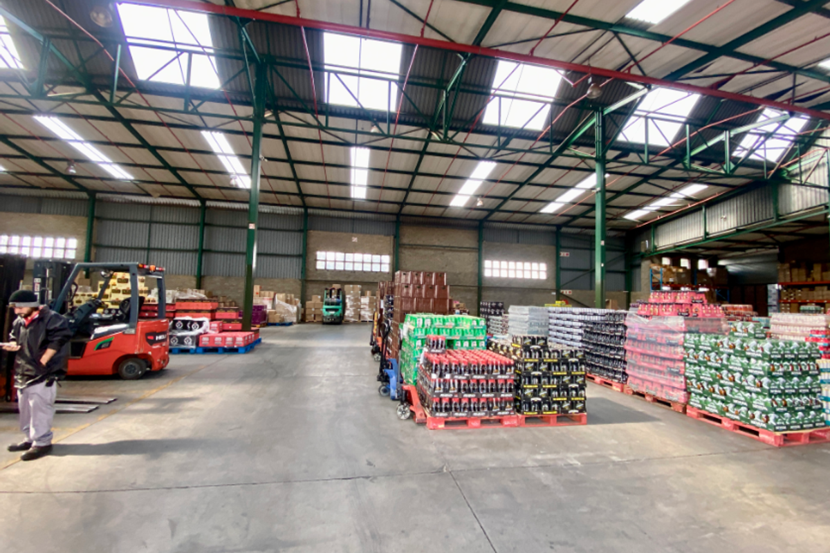 Investment 3,938 m2 Warehouse & Office Facility to Let in Randjespark, Midrand - Photo 3