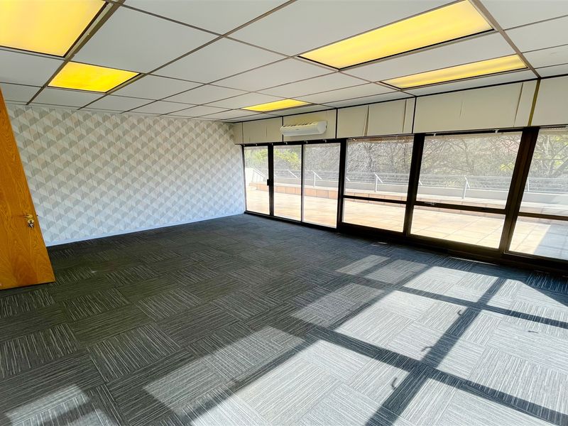 617m2 office space to let in Bedfordview - Photo 9