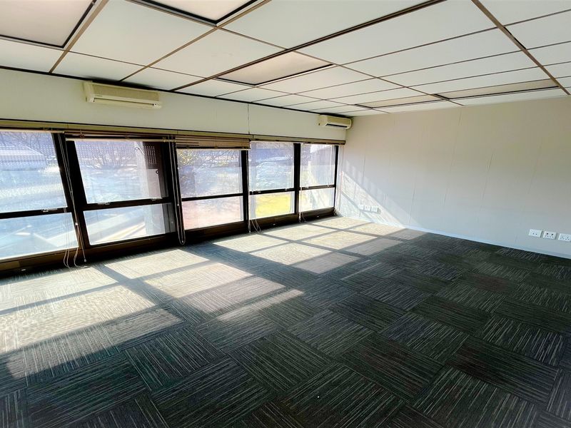 617m2 office space to let in Bedfordview - Photo 3