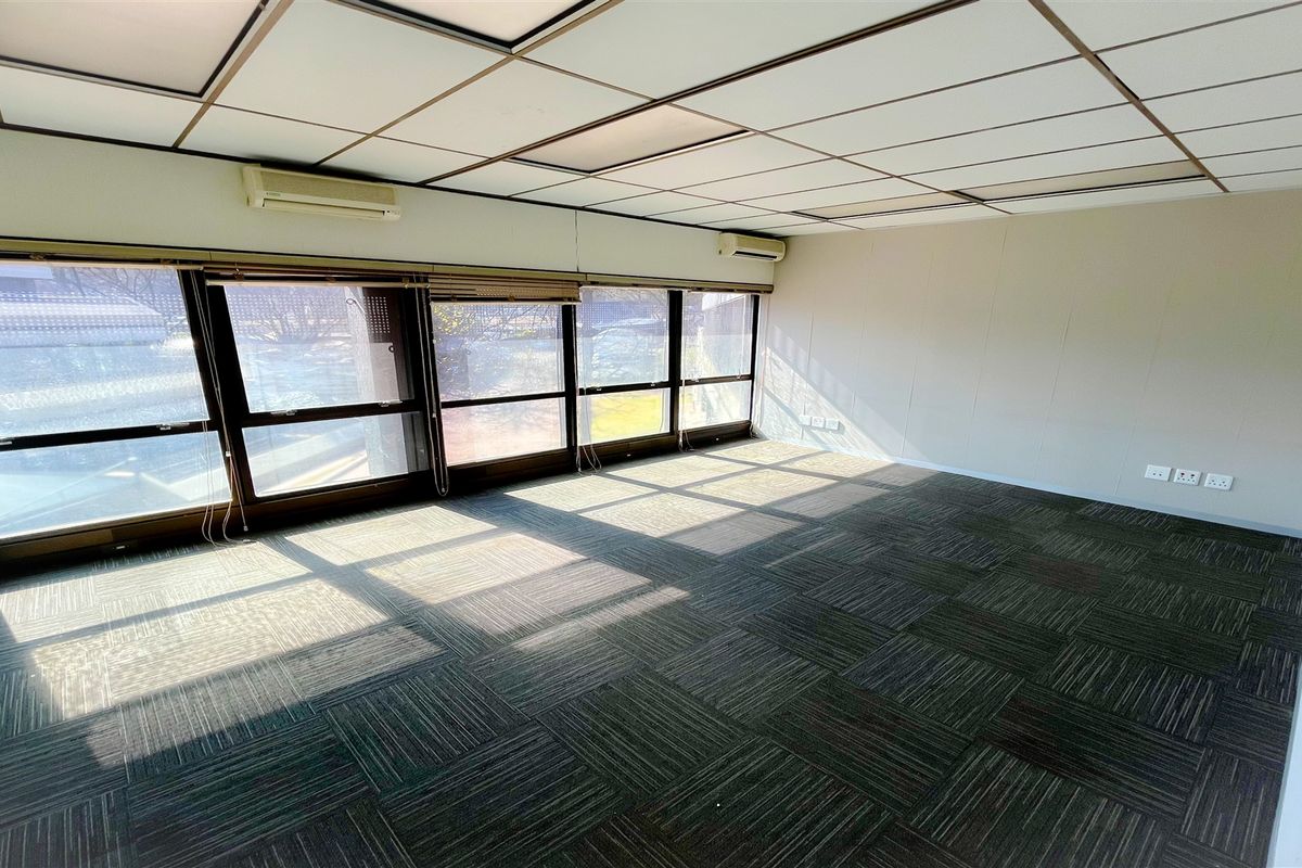617m2 office space to let in Bedfordview - Photo 3