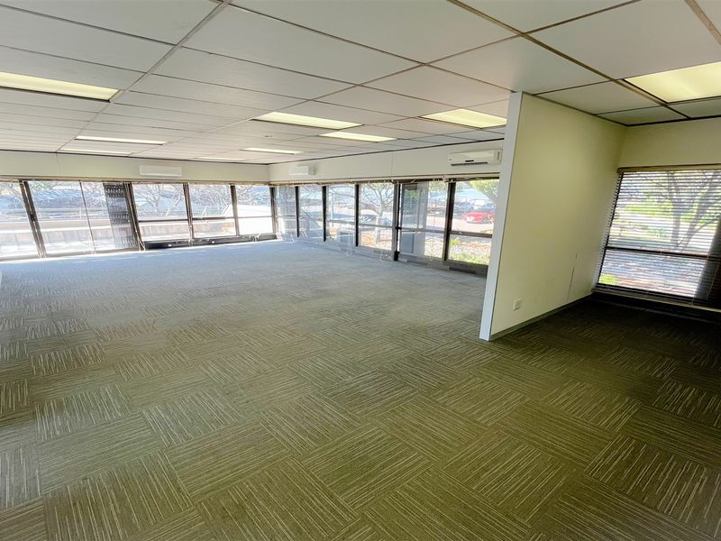 617m2 office space to let in Bedfordview - Photo 5